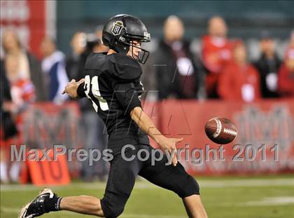 Thumbnail 1 in Mater Dei vs. Servite photogallery.