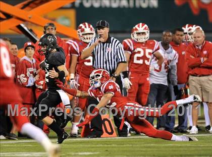 Thumbnail 3 in Mater Dei vs. Servite photogallery.
