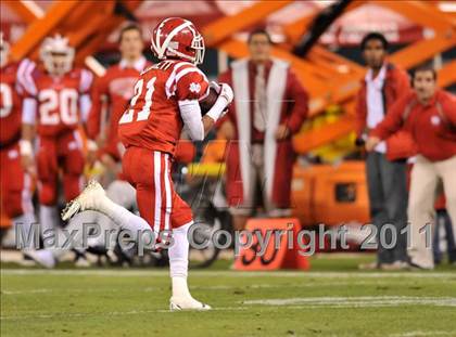 Thumbnail 1 in Mater Dei vs. Servite photogallery.