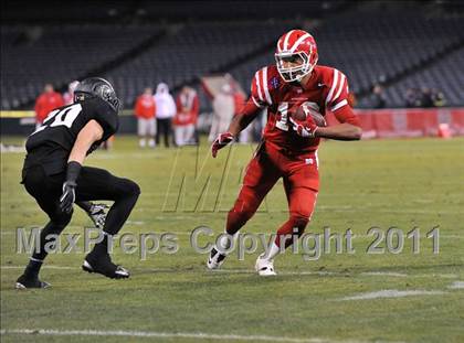 Thumbnail 2 in Mater Dei vs. Servite photogallery.
