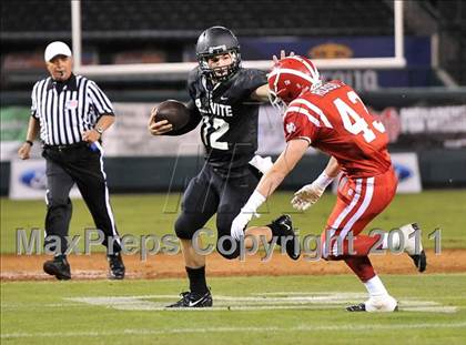 Thumbnail 2 in Mater Dei vs. Servite photogallery.
