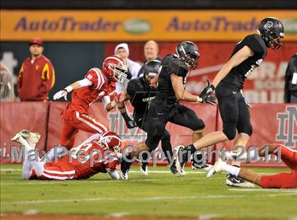 Thumbnail 1 in Mater Dei vs. Servite photogallery.