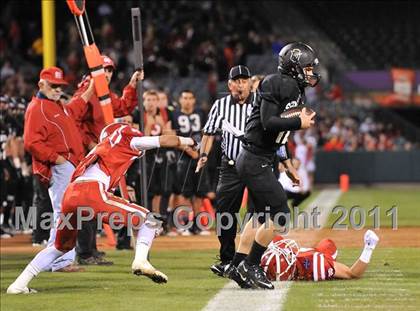 Thumbnail 1 in Mater Dei vs. Servite photogallery.