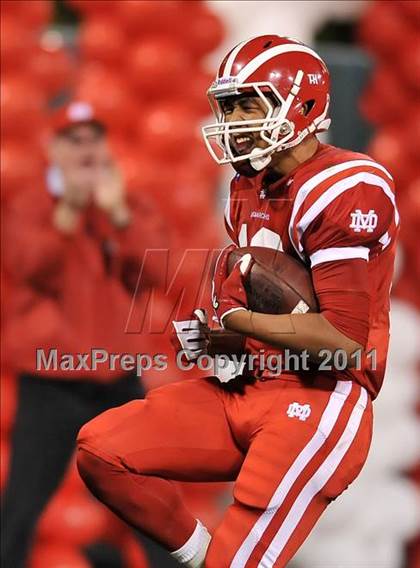 Thumbnail 3 in Mater Dei vs. Servite photogallery.