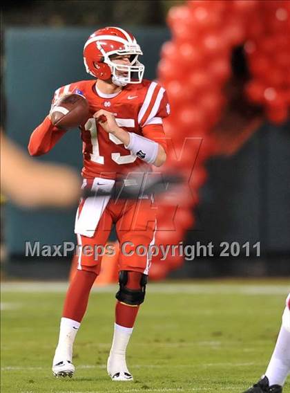 Thumbnail 2 in Mater Dei vs. Servite photogallery.