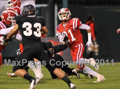 Thumbnail 1 in Mater Dei vs. Servite photogallery.