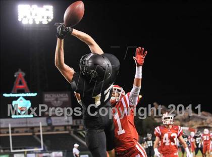Thumbnail 1 in Mater Dei vs. Servite photogallery.