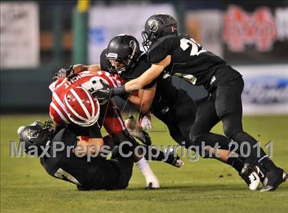 Thumbnail 2 in Mater Dei vs. Servite photogallery.