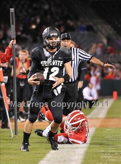 Thumbnail 1 in Mater Dei vs. Servite photogallery.