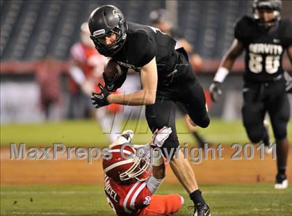 Thumbnail 1 in Mater Dei vs. Servite photogallery.