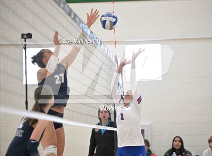 Thumbnail 3 in St. Ignatius College Preparatory vs. Corner Canyon (Durango Fall Classic) photogallery.