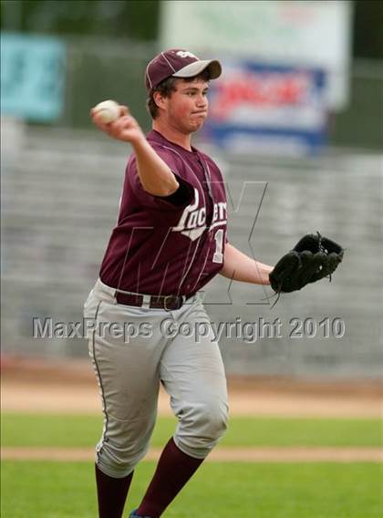 Thumbnail 3 in South St. Paul vs. Cretin-Derham Hall (Section 4AAA Playoffs) photogallery.