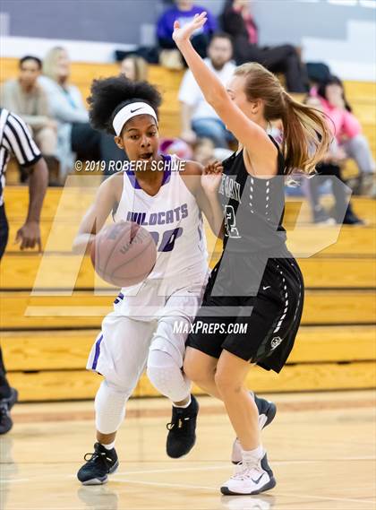 Thumbnail 3 in Franklin vs. Granite Bay photogallery.