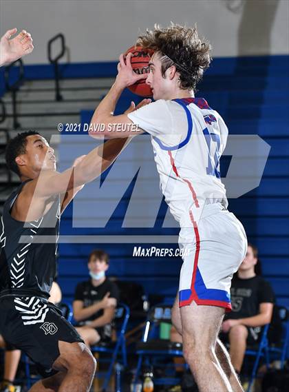 Thumbnail 2 in Del Oro vs. Christian Brothers (Les Curry Invitational) photogallery.