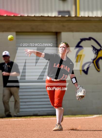 Thumbnail 3 in Lamar vs Mayflower (3A District) photogallery.