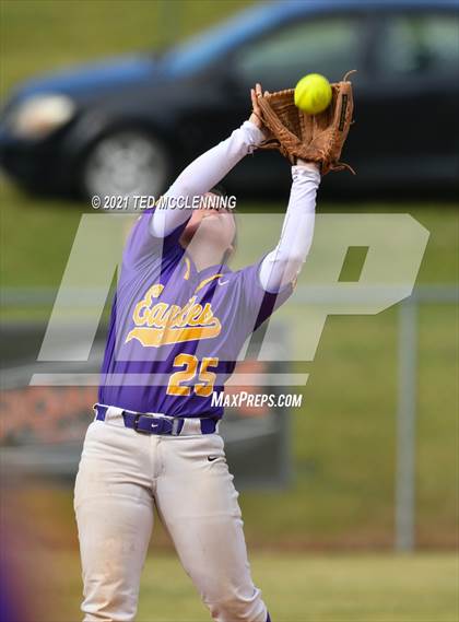 Thumbnail 1 in Lamar vs Mayflower (3A District) photogallery.