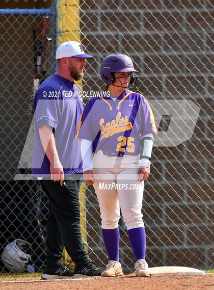 Thumbnail 3 in Lamar vs Mayflower (3A District) photogallery.