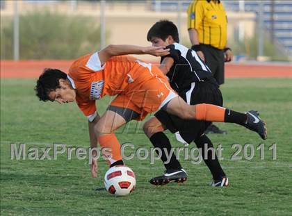 Thumbnail 3 in Bishop Gorman vs Durango photogallery.