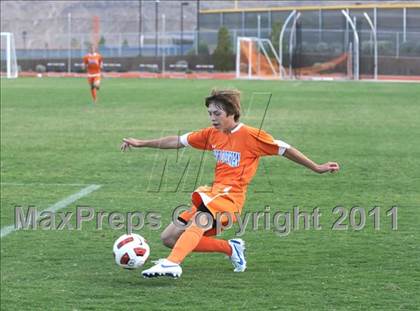 Thumbnail 2 in Bishop Gorman vs Durango photogallery.
