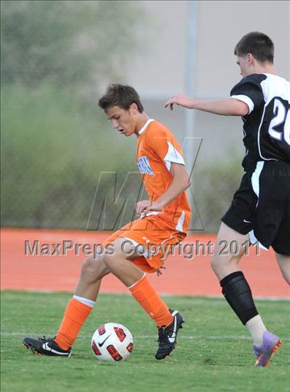 Thumbnail 3 in Bishop Gorman vs Durango photogallery.
