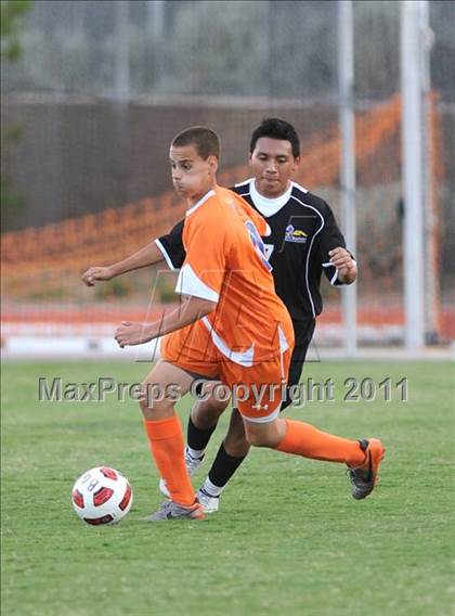Thumbnail 3 in Bishop Gorman vs Durango photogallery.