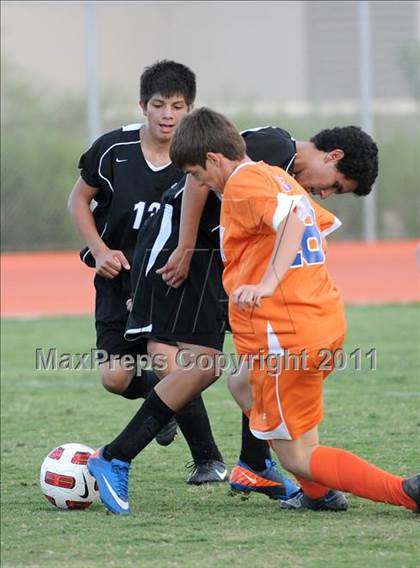 Thumbnail 3 in Bishop Gorman vs Durango photogallery.