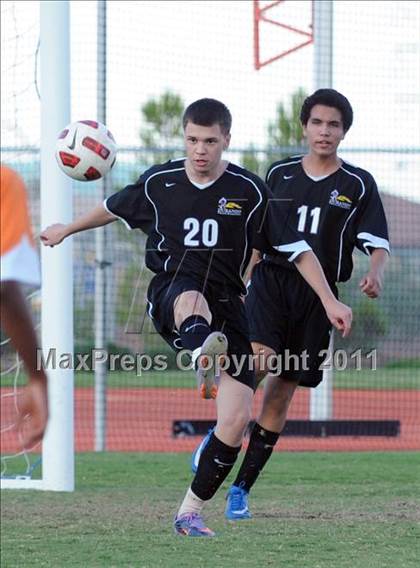 Thumbnail 3 in Bishop Gorman vs Durango photogallery.