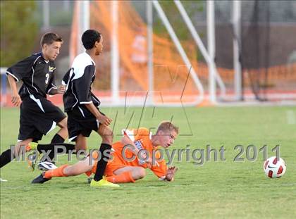 Thumbnail 3 in Bishop Gorman vs Durango photogallery.