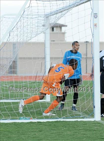 Thumbnail 2 in Bishop Gorman vs Durango photogallery.
