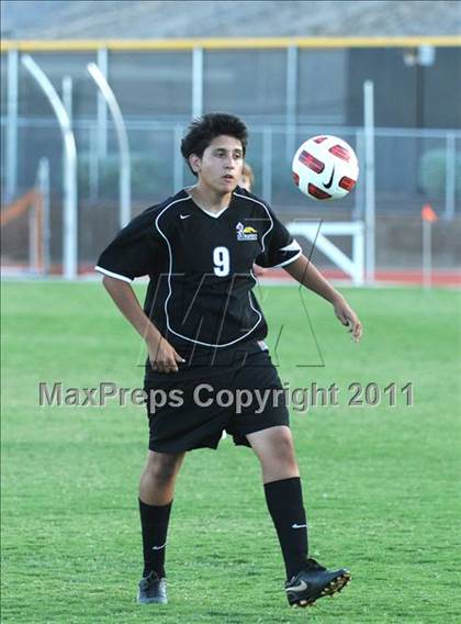 Thumbnail 3 in Bishop Gorman vs Durango photogallery.