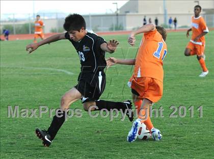 Thumbnail 2 in Bishop Gorman vs Durango photogallery.