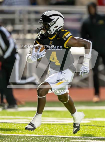 Thumbnail 1 in Pine vs. St. James (LHSAA DIII Non-Select Quarterfinals) photogallery.