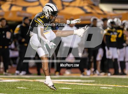 Thumbnail 1 in Pine vs. St. James (LHSAA DIII Non-Select Quarterfinals) photogallery.