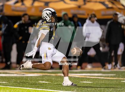 Thumbnail 2 in Pine vs. St. James (LHSAA DIII Non-Select Quarterfinals) photogallery.