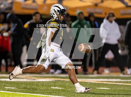 Thumbnail 1 in Pine vs. St. James (LHSAA DIII Non-Select Quarterfinals) photogallery.
