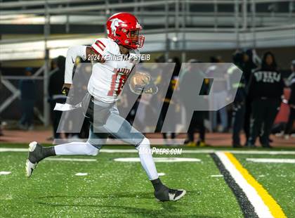 Thumbnail 1 in Pine vs. St. James (LHSAA DIII Non-Select Quarterfinals) photogallery.