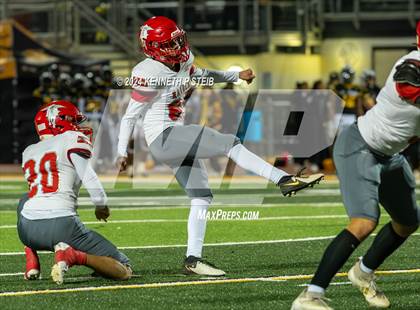 Thumbnail 3 in Pine vs. St. James (LHSAA DIII Non-Select Quarterfinals) photogallery.