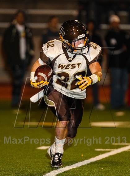 Thumbnail 3 in Hart vs. West (CIF SS Semifinal) photogallery.