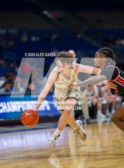Thumbnail 3 in Amarillo vs Lancaster (UIL 5A Basketball Semifinal) photogallery.