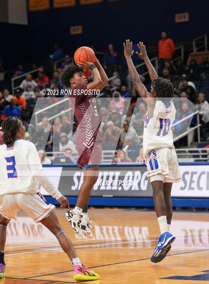 Thumbnail 2 in Southampton vs Malverne (NYSPHSAA Class B Semi-Regional Playoff) photogallery.