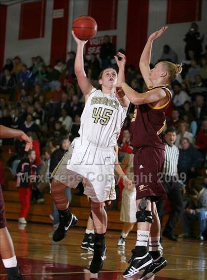 Thumbnail 2 in Monarch vs Bishop (Regis Jesuit Holiday Hoop Classic) photogallery.