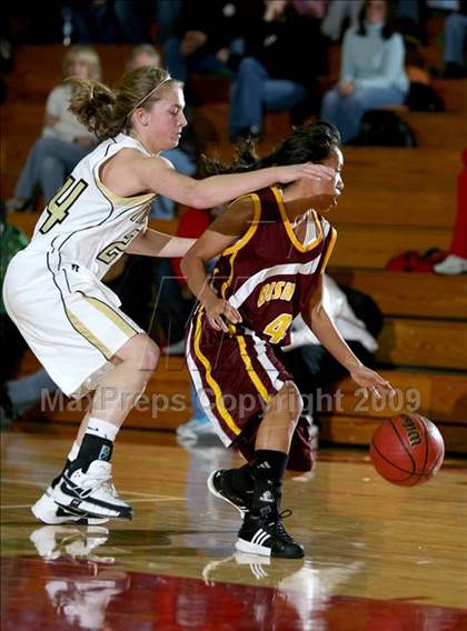Thumbnail 3 in Monarch vs Bishop (Regis Jesuit Holiday Hoop Classic) photogallery.