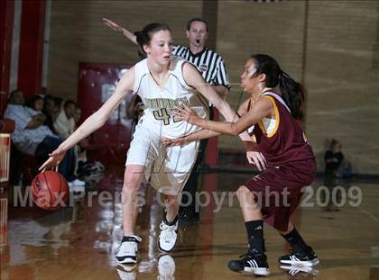 Thumbnail 2 in Monarch vs Bishop (Regis Jesuit Holiday Hoop Classic) photogallery.