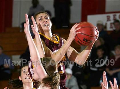 Thumbnail 3 in Monarch vs Bishop (Regis Jesuit Holiday Hoop Classic) photogallery.