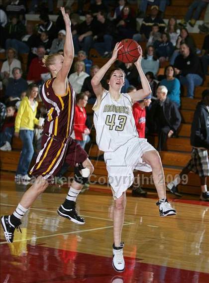 Thumbnail 2 in Monarch vs Bishop (Regis Jesuit Holiday Hoop Classic) photogallery.