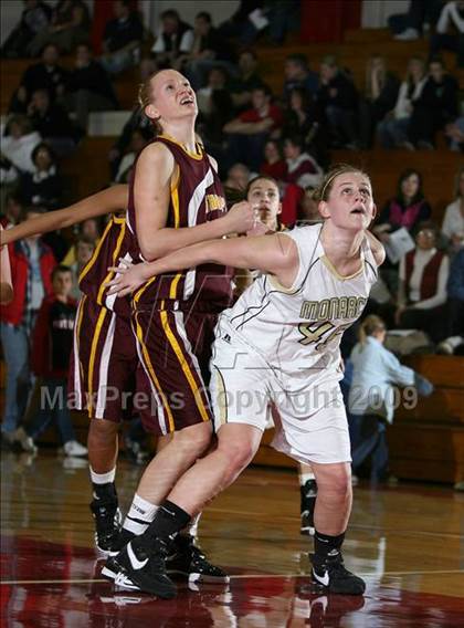 Thumbnail 1 in Monarch vs Bishop (Regis Jesuit Holiday Hoop Classic) photogallery.