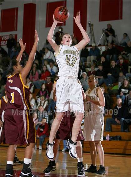 Thumbnail 3 in Monarch vs Bishop (Regis Jesuit Holiday Hoop Classic) photogallery.