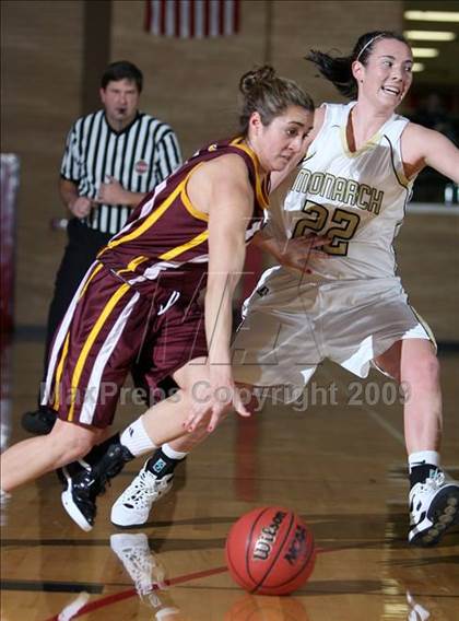 Thumbnail 2 in Monarch vs Bishop (Regis Jesuit Holiday Hoop Classic) photogallery.