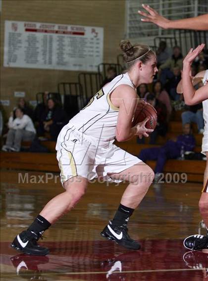 Thumbnail 2 in Monarch vs Bishop (Regis Jesuit Holiday Hoop Classic) photogallery.