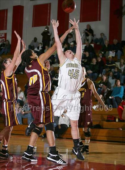 Thumbnail 3 in Monarch vs Bishop (Regis Jesuit Holiday Hoop Classic) photogallery.